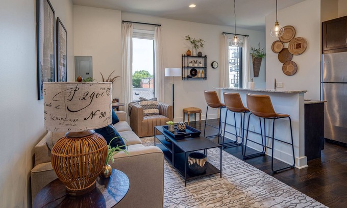 Midtown House | LOFTS AT 30TH - CONTEMPORARY COUNTRY - MINS TO BROADWAY