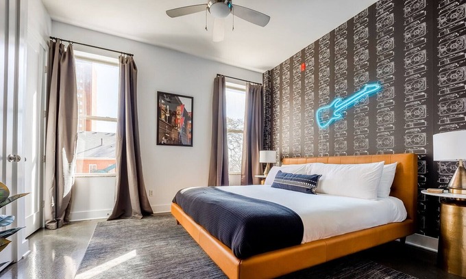 Midtown House | LOFTS AT 30TH - COUNTRY BEAU - 6 MINS TO BROADWAY