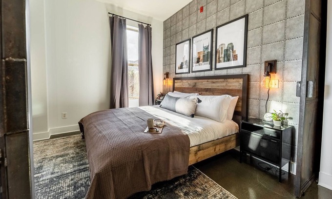 Midtown House | LOFTS AT 30TH - URBAN DREAM - 5 MINS TO BROADWAY