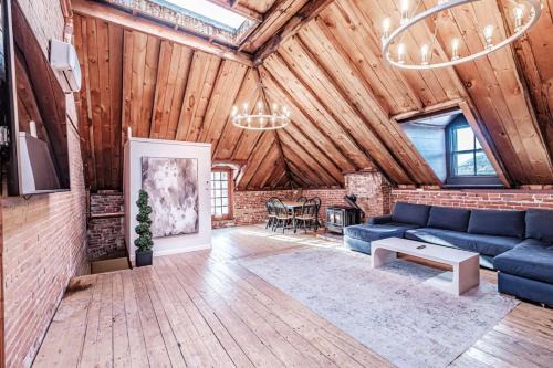 Parkside Apartment | Lofty Ambition - Stunning West End Rooftop Retreat