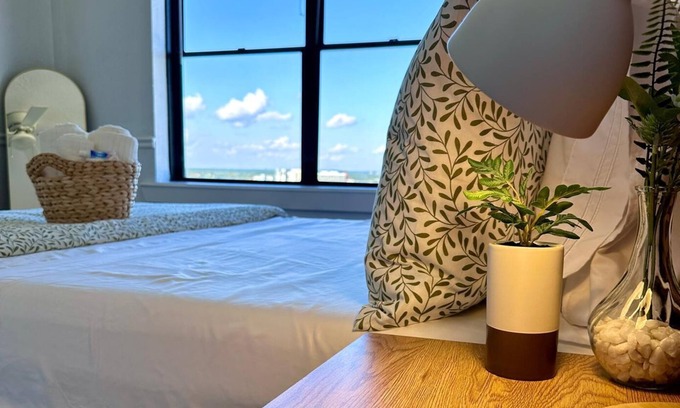 Downtown Jacksonville Apartment | Lofty Downtown Pad with High Rise Views