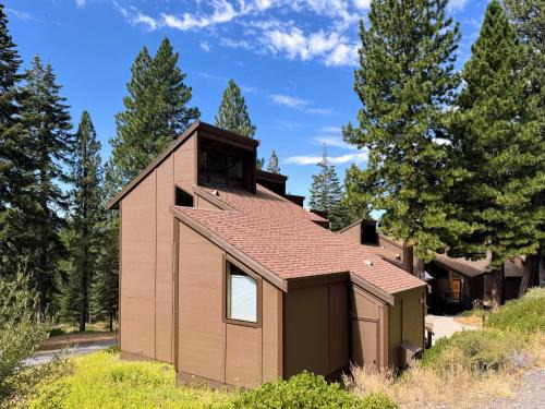 Truckee Apartment | Lofty Retreat, Condo in Northstar