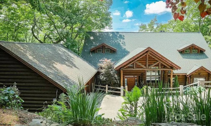 Mountain Air Cabin | Log Cabin 5BR Mountain Views Private Club Access
