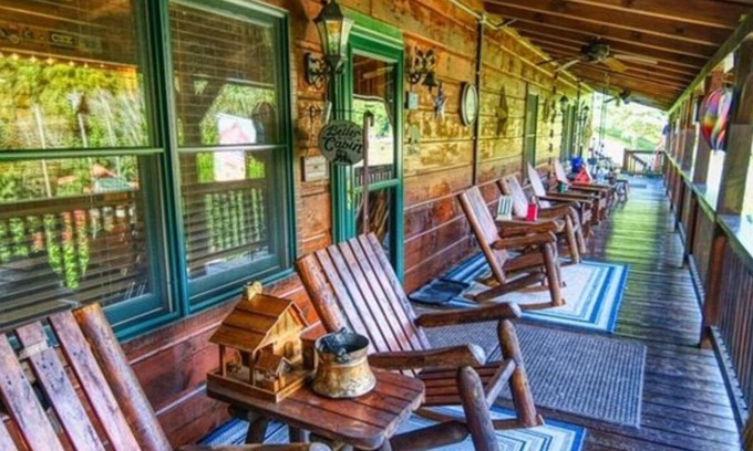 Creston Cabin | Log Cabin at the Twisted River