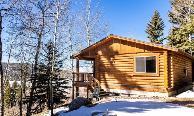 Pinedale Cabin | Log cabin in the National Forest, near ski lift! Full restaurant/bar on site.