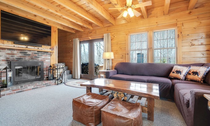 Greenwood House | Log Cabin Lane- Cozy Maine Cabin
