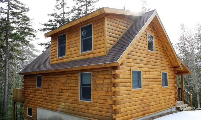 Sullivan House | Log Cabin on Saltwater Cove