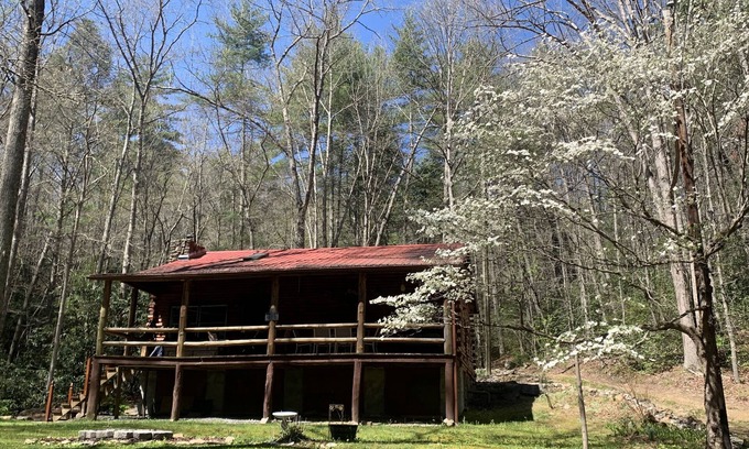 Hot Springs House | Log Cabin - private - w/running creek - 1mile from downtown Hot Springs