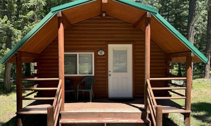 Grantsdale Cabin | Log Cabin Retreat in the Montana Wilderness