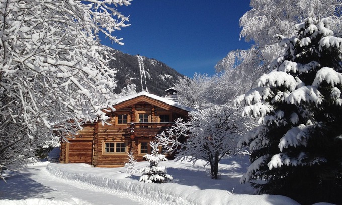 Chamonix-Mont-Blanc Ski Chalet | Log cabin, sleeps 6, beautiful view of Mont Blanc with large terrace