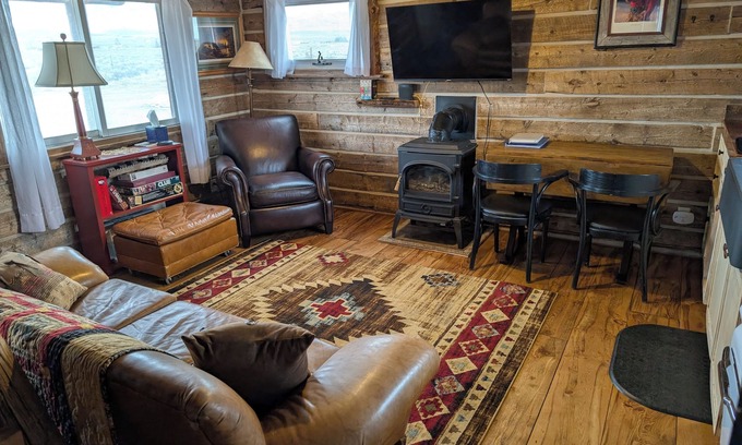 Clark Cabin | Log Cabin Sleeps 2-7 Base of Beartooth Mtn Near Cody WY & Yellowstone Natl Park