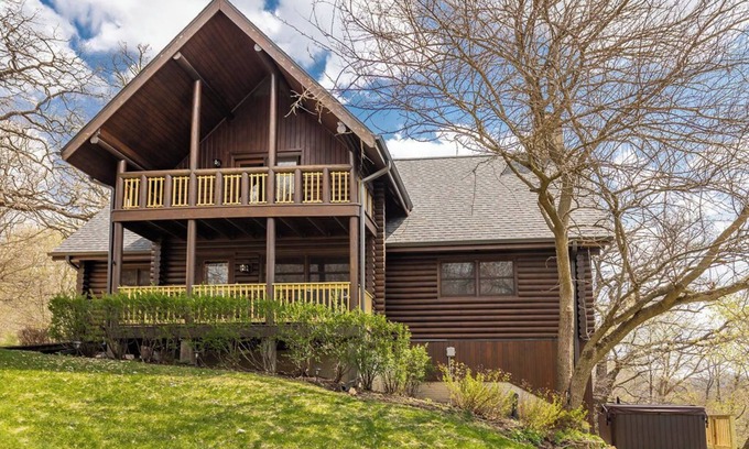 The Galena Territory Boat Rental | Log Home/Ht Tub/Game Rm/Firepit