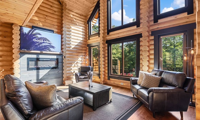 Henryville Ski Chalet | LOG HOUSE CHALET, VOLLEYBALL FIELD, SAUNA, HOT TUB