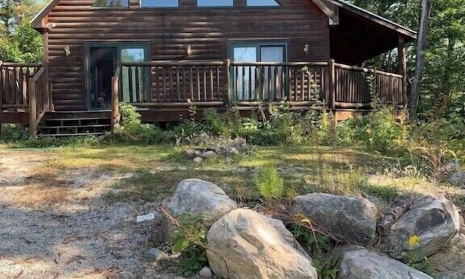 Bridgton House | Log Sided Bridgton Home Close to Skiing and Lakes