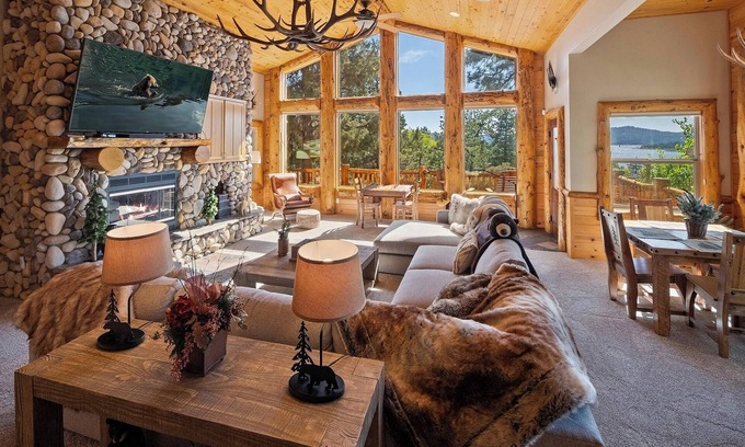 Castle Glen Estates Cabin | Log Styling with Spectacular Lake Views! HOT TUB! Wall to Wall Game Room!