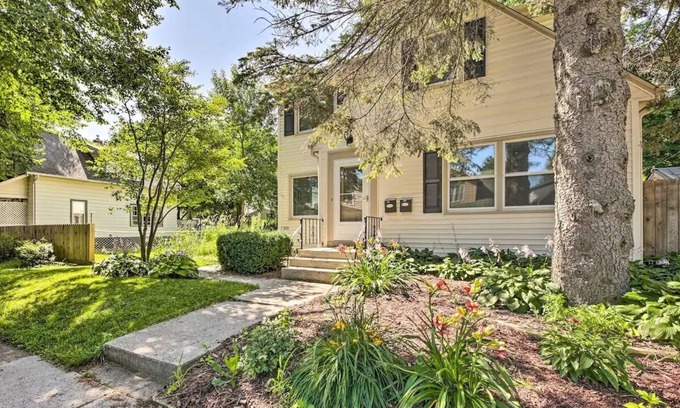 Sheboygan Apartment | Logan Ave Holiday House - Upper