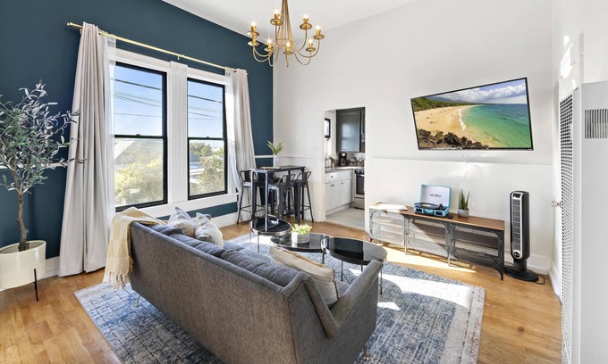 Logan Heights House | Logan Heights Loft, Unit 3 | 2/1.5 Loft, Close to Downtown and Gaslamp Quarter!