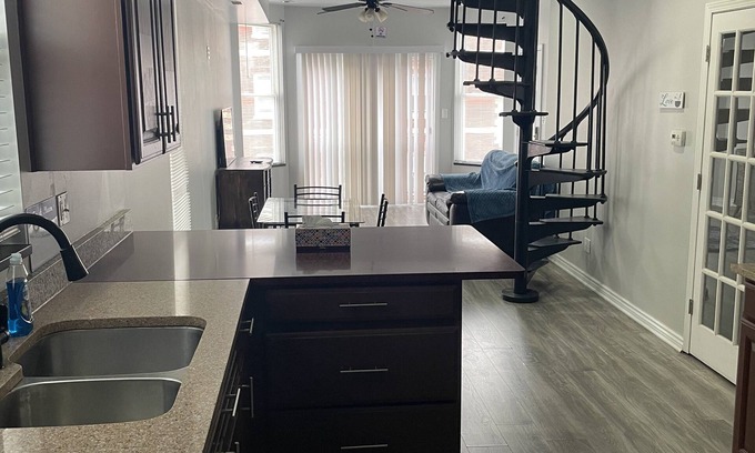 Avondale Apartment | Logan Square Cozy 4BR/2BA, Free Parking, W/D
