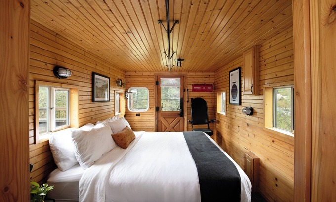 Essex Hotel | LOGE Glacier