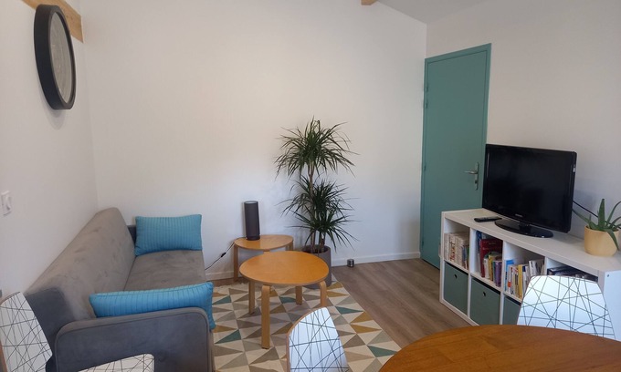 Perouges Apartment | Logement Familial 6 Personnes au Pied de la Cité Médiévale