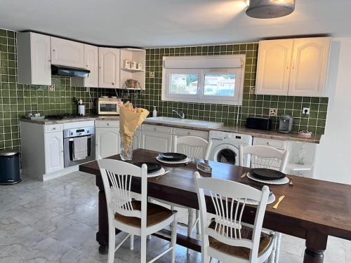 Lirac Apartment | Logement provençal au calme à 20 min d’Avignon