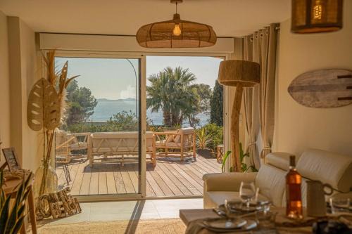 Bandol Apartment | Logement vue mer splendide - situé à 50 mètres du bord de mer et 2 minutes des plages - Bandolina