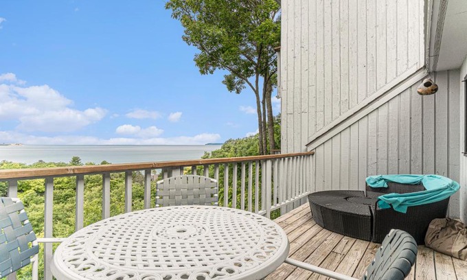 Maple City Apartment | Loggers Run, Unit 42