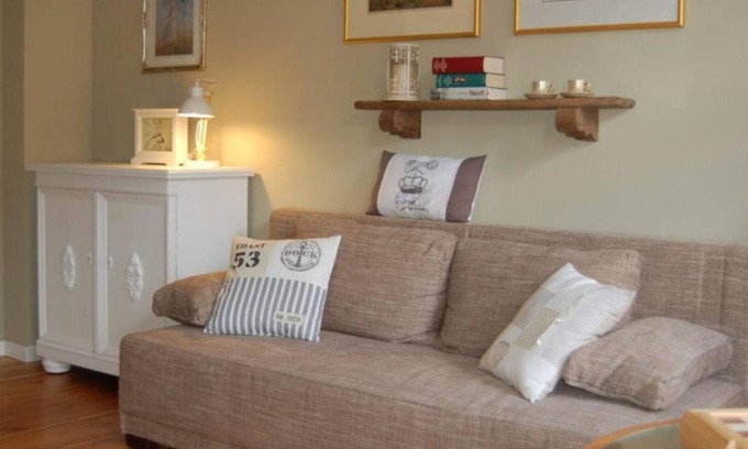 Rheinsberg Condo | LoggiaHaus am Schloss, apartment Pünktchen, 1st floor, loggia Partly furnished. Castle view