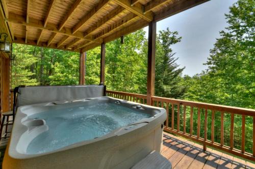 Blue Ridge House | Logging Memories Cabin w Beautiful Mountain View