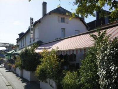 Malemort-sur-Correze Hotel | Logis Auberge des Vieux Chenes