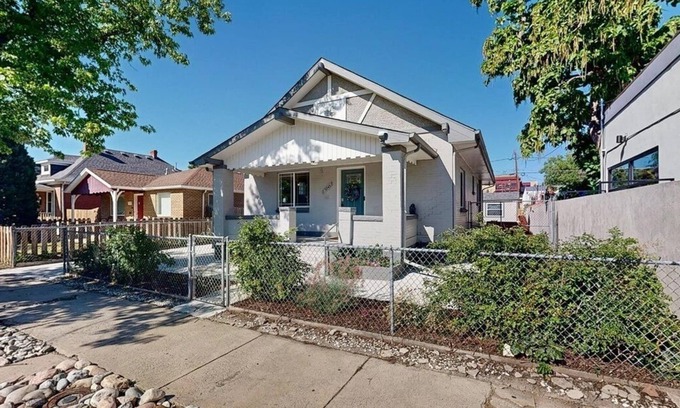 Highland House | LoHi gem, 2 bedroom private unit with outdoor patio & hot tub!