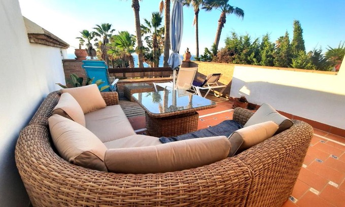 San Roque Villa | Loma del Rey 56 - casa primera linea de mar