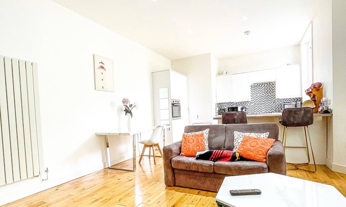 Woolwich Common Apartment | London 2-bed Apartment in Herbert Road