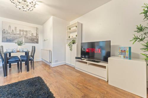 Canning Town Apartment | London City Airport O2 ExCeL - Free Wifi & Parking