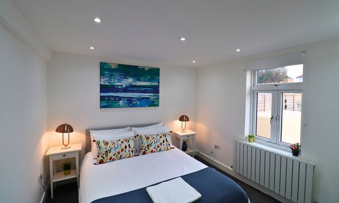 Pollards Hill Apartment | London Gorgeous Two Bedroom Apartment