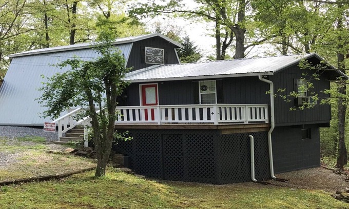 Robbinsville Cabin | London's Mountain House - Cozy Romantic mountain cabin - easy paved road access