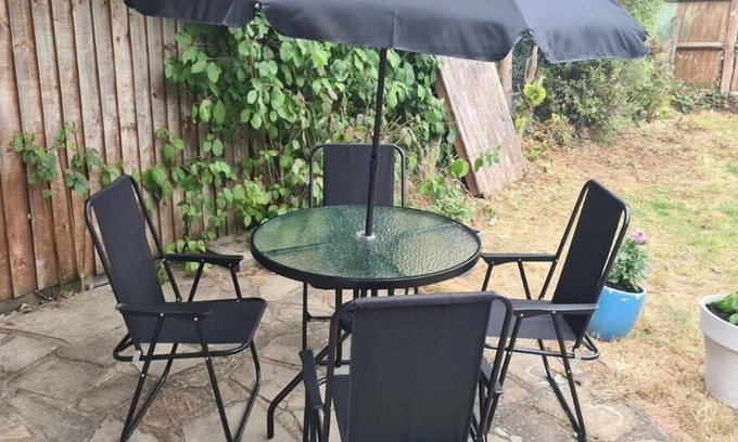 Thamesmead House | London - Sleeps 4 - Parking - Garden - Petfriendly