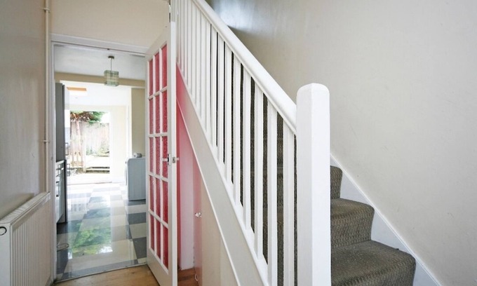 Stratford Bed & Breakfast | London smart doubles n singles in a great location