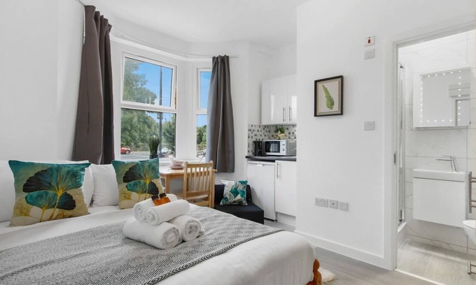 Dormers Wells Apartment | London Studio 1 Short Stay