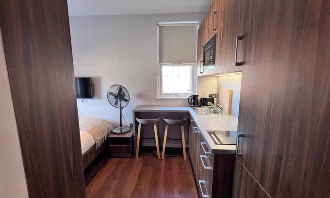 Coppetts Apartment | London Studio Retreat - Colney Hatch Lane