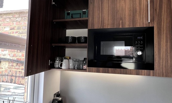 Coppetts Apartment | London Studio Retreat - Colney Hatch Lane