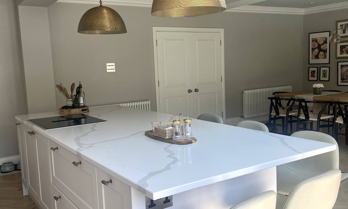 Southgate House | London Suburb Lux Home From Home - Walking Distance From Piccadilly Tube