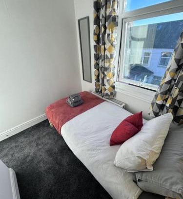 Stockton-on-Tees House | Londonderry - 3 BDR, Sleeps 6, Parking, WIFI, Stockton on Tees city centre