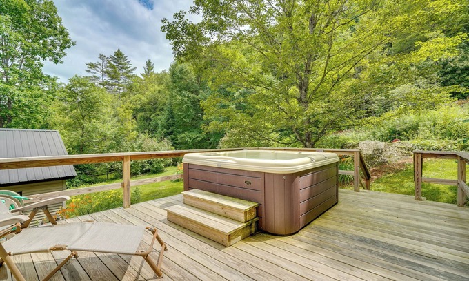 Londonderry House | Londonderry Retreat ~ 3 Mi to Lowell Lake!