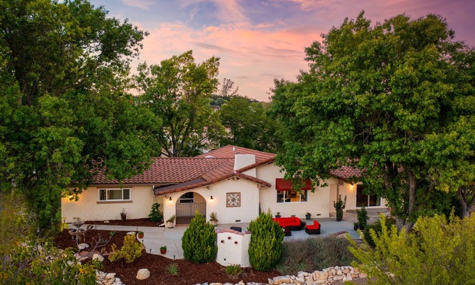 Templeton House | Lone Madrone Winery Guest House