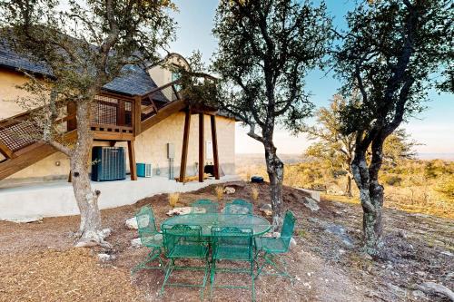 Fredericksburg Apartment | Lone Star Leisure