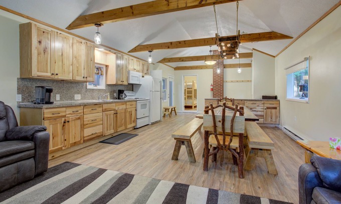 Laurelton Cabin | Lone Star Lodge+God's Creation