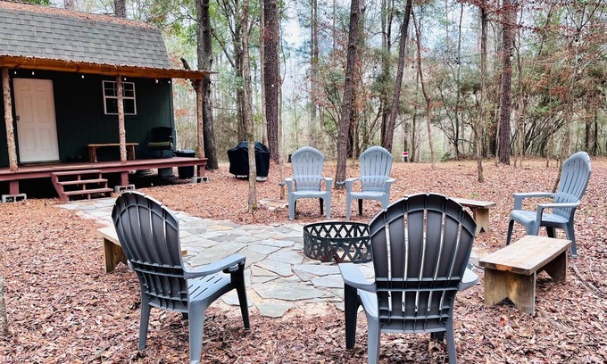 Livingston House | Lone Wolf Lodge Cabin Rental