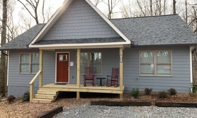 Dahlonega House | LoneBear Cottage2 Historic Dahlonega & Wineries!