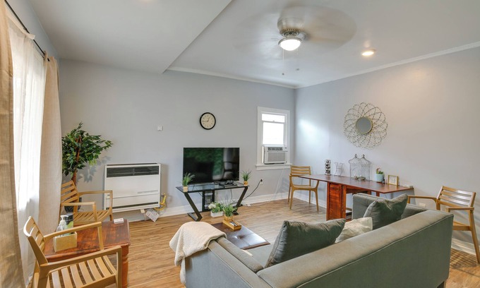 Harbor Apartment | Long Beach Apt w/ Patio ~ 3 Mi to Beaches!